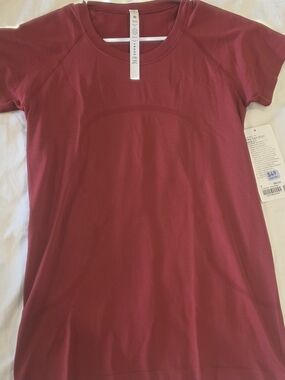 lululemon athletica Short Sleeve Tee in Deep Red